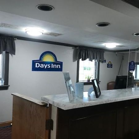 Days Inn By Wyndham Amherst Екстериор снимка